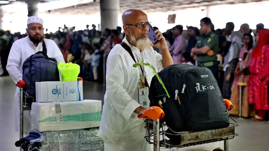 পবিত্র হজ শেষে দেশে ফিরেছেন ৫৬ হাজার ৮৬৮ বাংলাদেশি পবিত্র হজ শেষে দেশে ফিরেছেন ৫৬ হাজার ৮৬৮ বাংলাদেশি