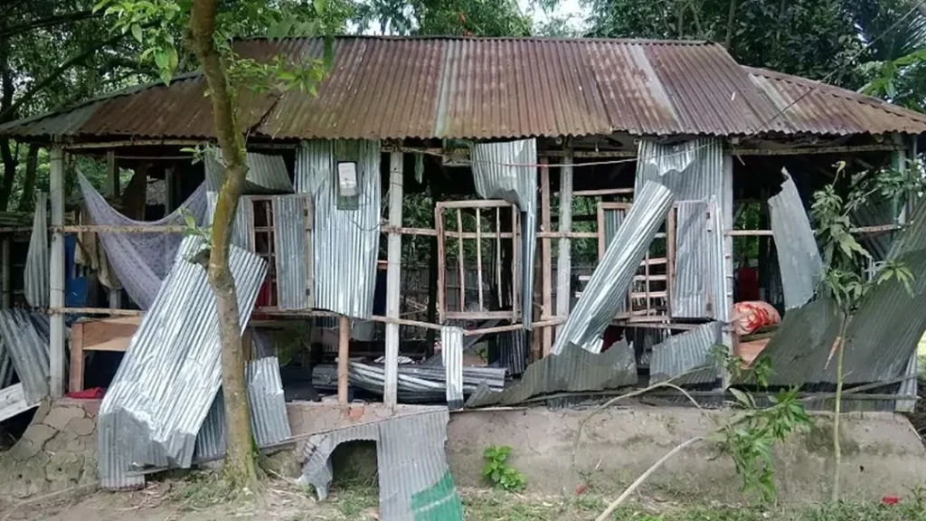 তর্কের জেরে বন্ধুকে পানিতে চুবিয়ে হত্যা, অভিযুক্ত ২ কিশোরের বাড়িতে হামলা